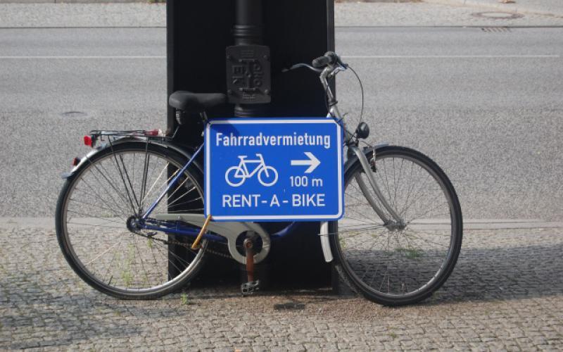 Wegweiser zur Fahrradvermietung Cityrad-Rebhan © TMB-Fotoarchiv/Kolbmüller