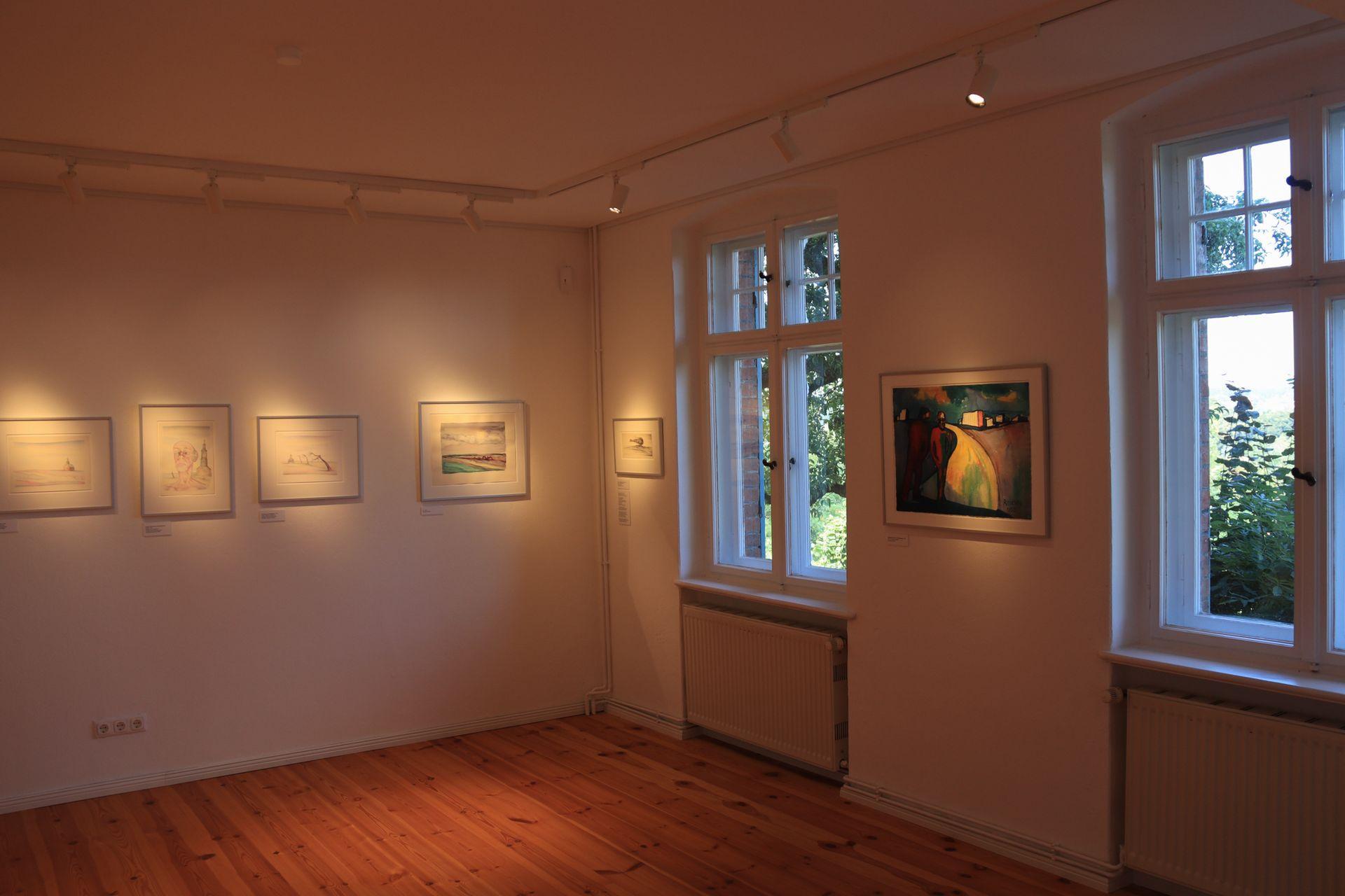 Im Ausstellungraum Roger Loewig Haus