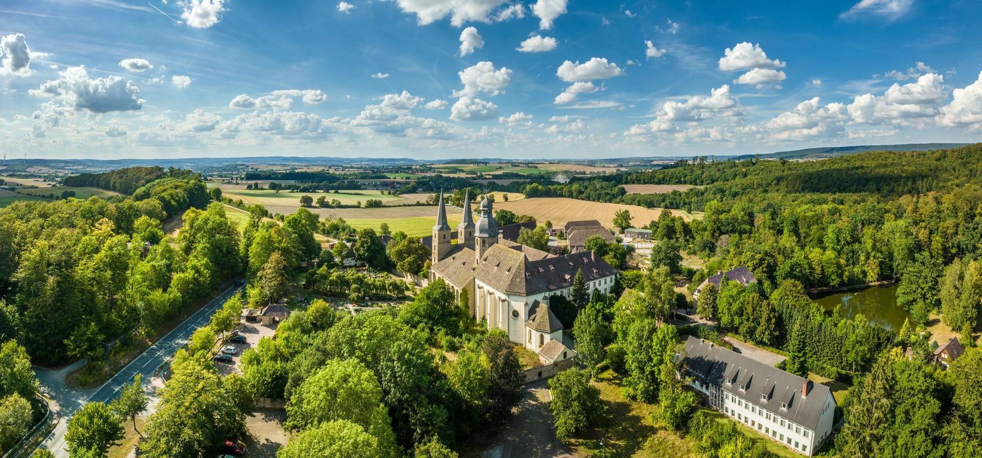 Blick auf die Abtei Marienmünster