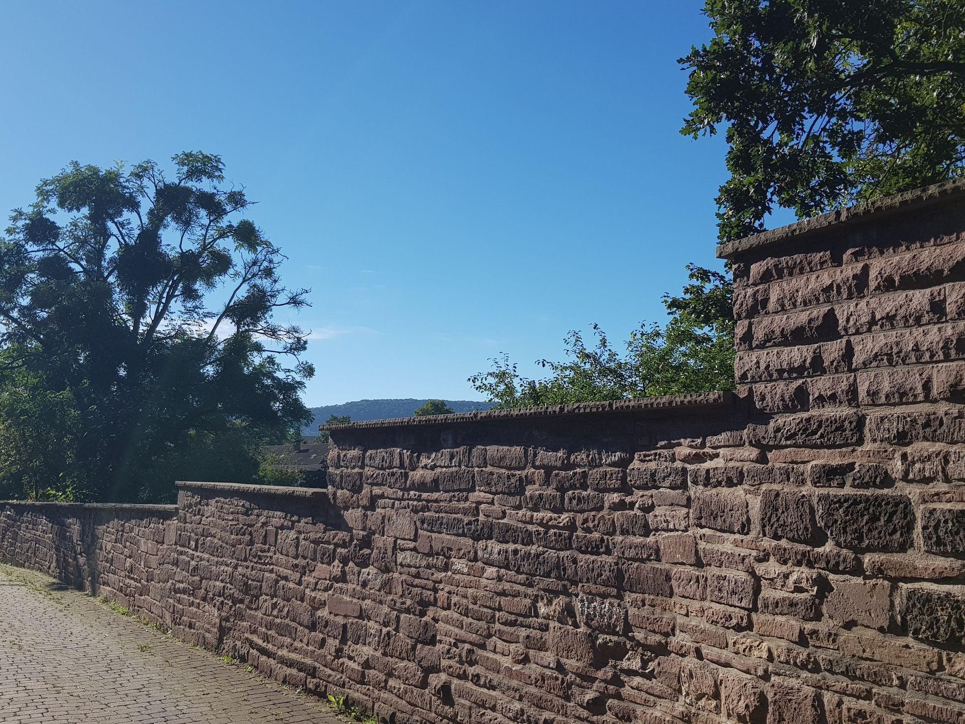 Teil der historischen Stadtmauer von Stadtoldendorf