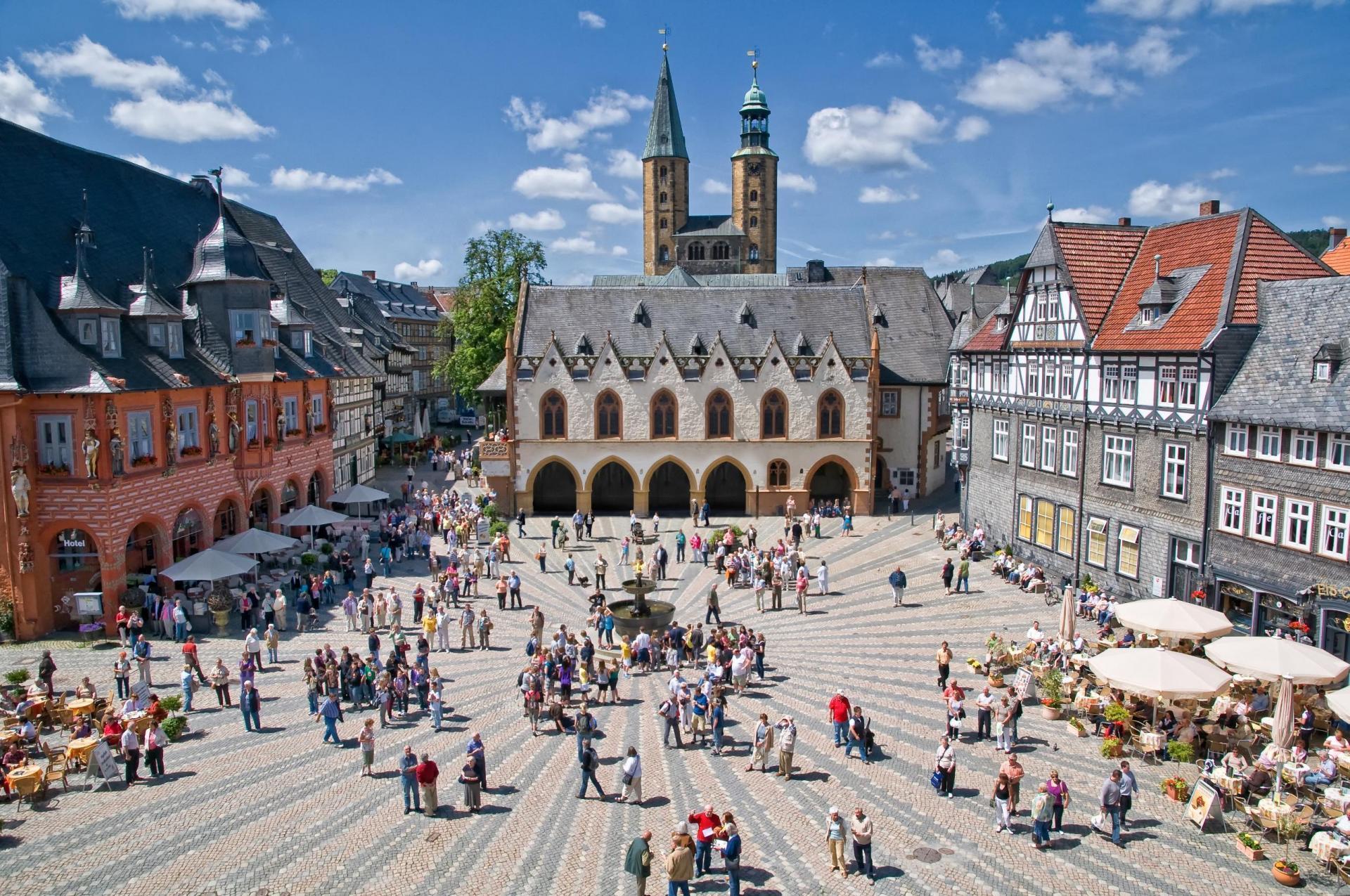 Marktplatz mit Rathaus in Goslar