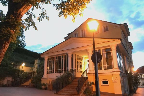 Bellevue Außenansicht am Abend