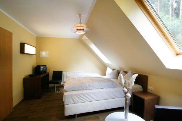 K. Wünsche, Lizenz: Springbach-Mühle Belzig OHG Doppelzimmer