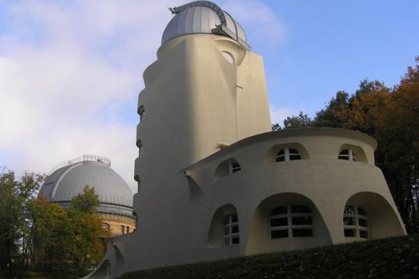 Der Einsteinturm auf dem Telegrafenberg in Potsdam. (c) Bonatz
