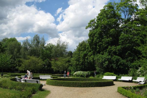 Archiv Kultur- und Tourismusamt Märkische Schweiz Gleich hinter der Tourist-Info Buckow befindet sich der Eingang zum Schlosspark