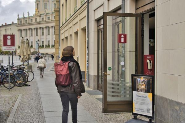 Benjamin Genz, Lizenz: Potsdam Marketing und Service GmbH Tourist Information Am Alten Markt aussen