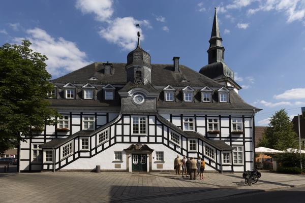 Europaradweg R1_D3 / Thomas Koy Rathaus Rietberg