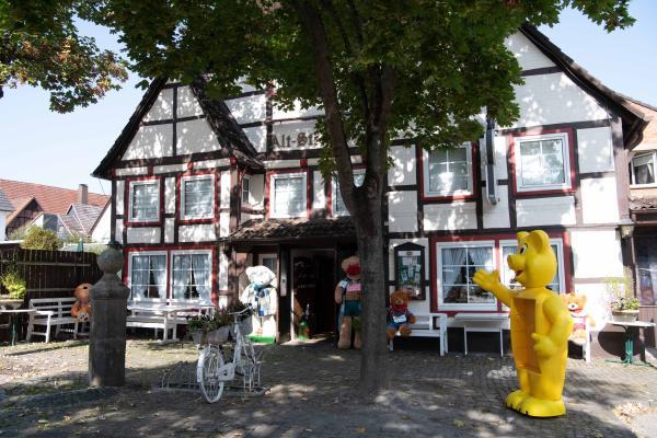 Kulturland Kreis Höxter / I. Jansen Teddy-und Puppenmuseum Steinheim