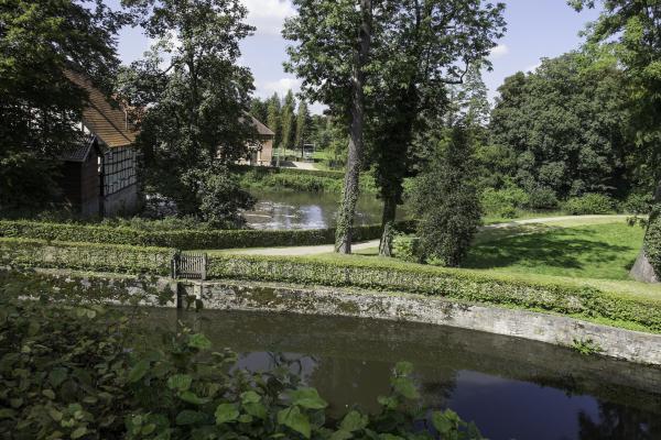 Flora Westfalica GmbH, Uli Funke Blick vom Wasserschloss Rheda