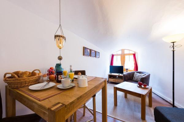 n'Rico Kreim - www.kreim.net Ferienwohnungen im Zwinger Goslar - Ferienwohnung Burgfee - Esstisch