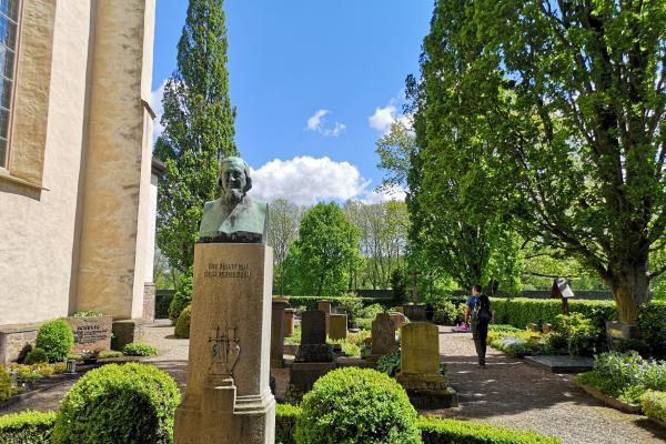 Friedhof Corvey mit dem Grab des Heinrich Hoffmann von Fallersleben
