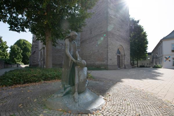 Kulturland Kreis Höxter, Irina Jansen Kirchplatz in Steinheim
