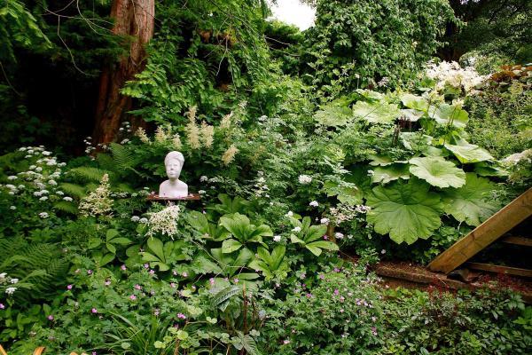 Klosterhof Brunshausen Klosterhof_Brunshausen_Garten_Skulptur_1832