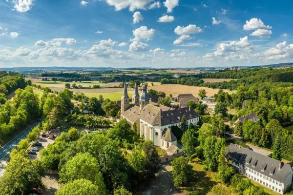 Teutoburger Wald Tourismus / D. Ketz (www.teutoburgerwald.de) Blick auf die Abtei Marienmünster