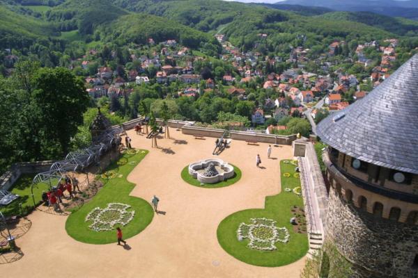 Luftaufnahme von den Terrassengärten des Schlosses Wernigerode