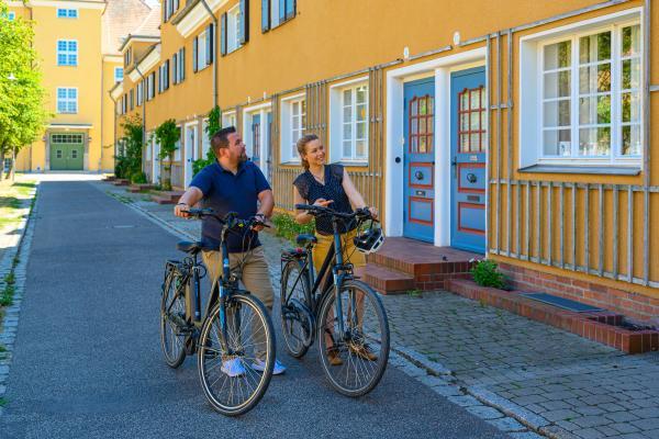 Radfahrer in der Werkssiedlung Piesteritz in Wittenberg 