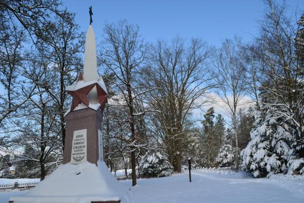 Winterlicher Ehrenfriedhof in Schloß Holte-Stukenbrock