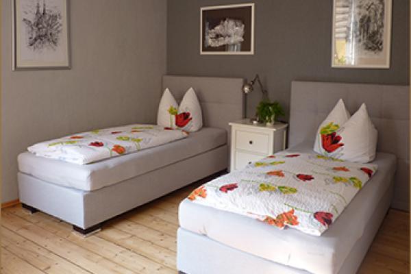 Zum Rüdesheimer Zimmer 6